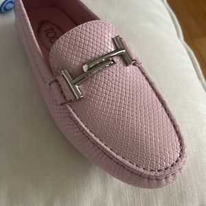 These Tod’s loafers are in mint condition and perfect for spring.